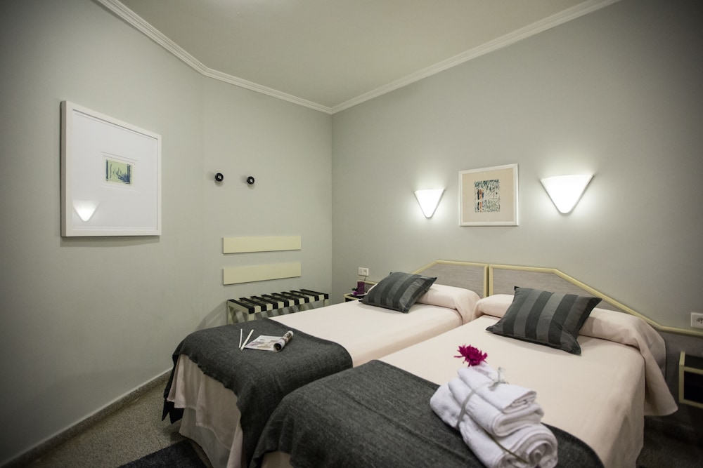 Classic Triple Room, 3 Twin Beds (Sofa Bed)