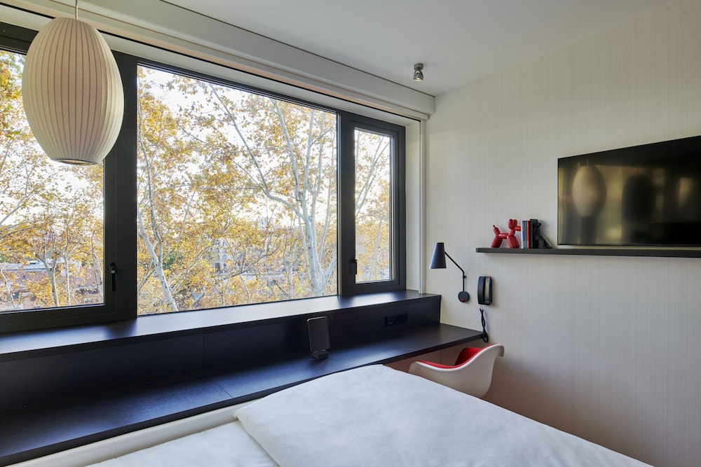 Single Room, 1 Queen Bed