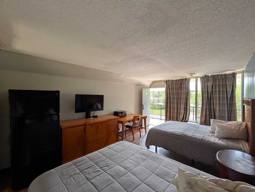 2 Full Beds, Non Smoking photo 2
