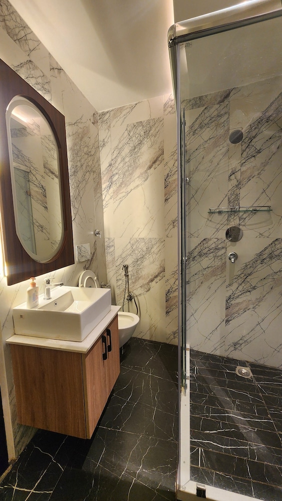 Deluxe Room - Photo 3