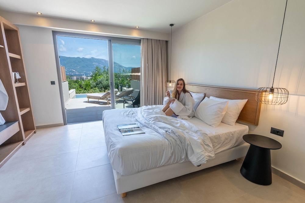 Executive Junior Suite with Private Pool & Sea View - Photo 5