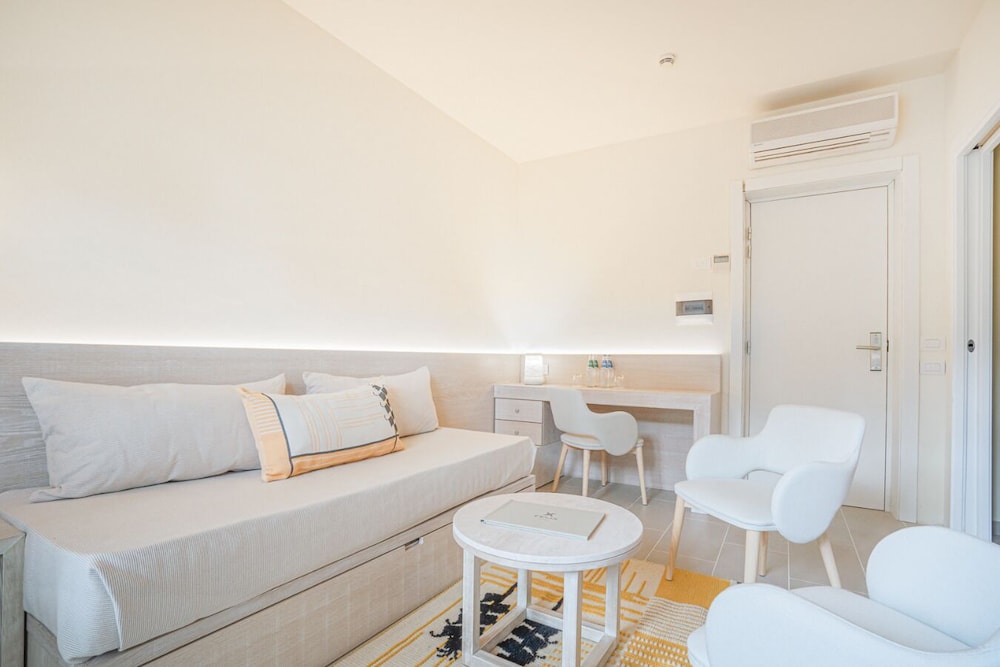 Junior Suite, 1 Bedroom, Non Smoking, Balcony - Photo 3
