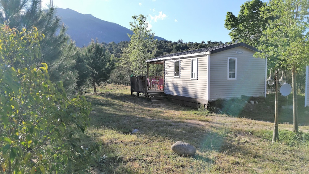 Comfort Mobile Home, 2 Bedrooms, River View photo 2