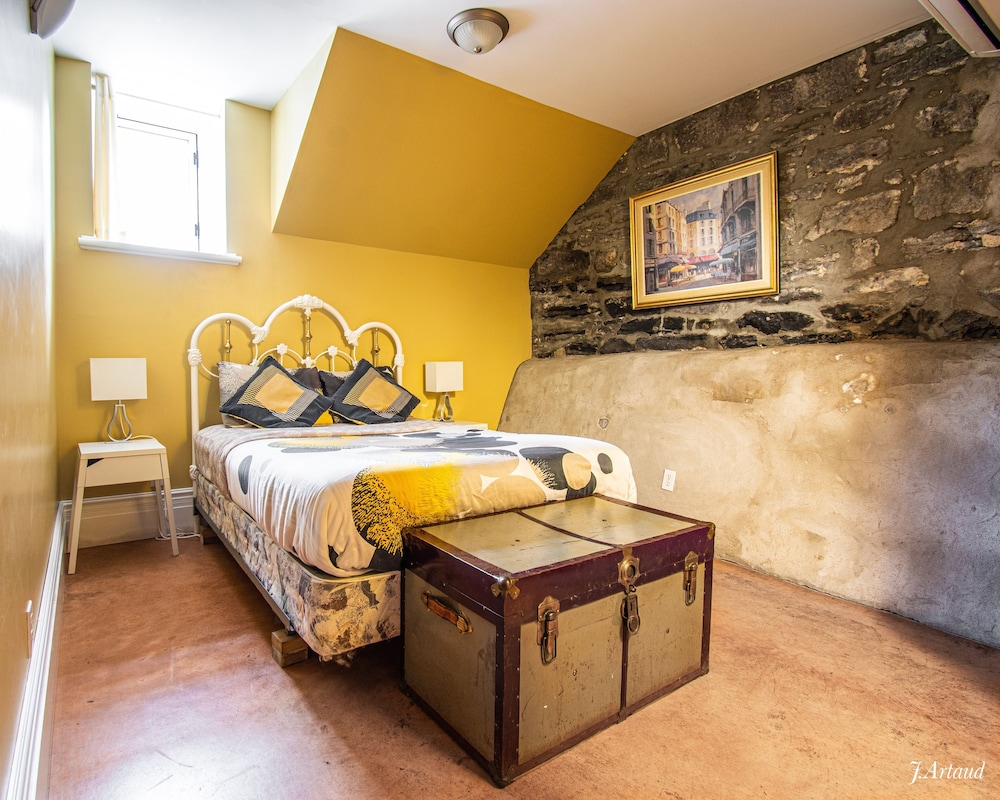 Economy Double Room with Private Bathroom Semi-Basement