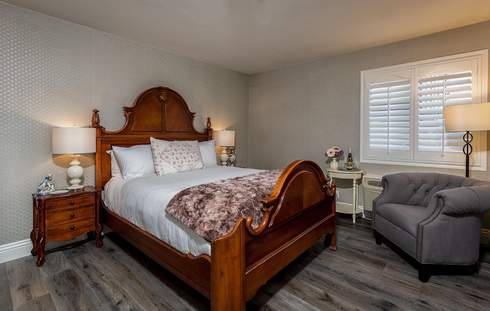Deluxe Double Room (Room 11 - DELUXE QUEEN - STAIR ACCESS)