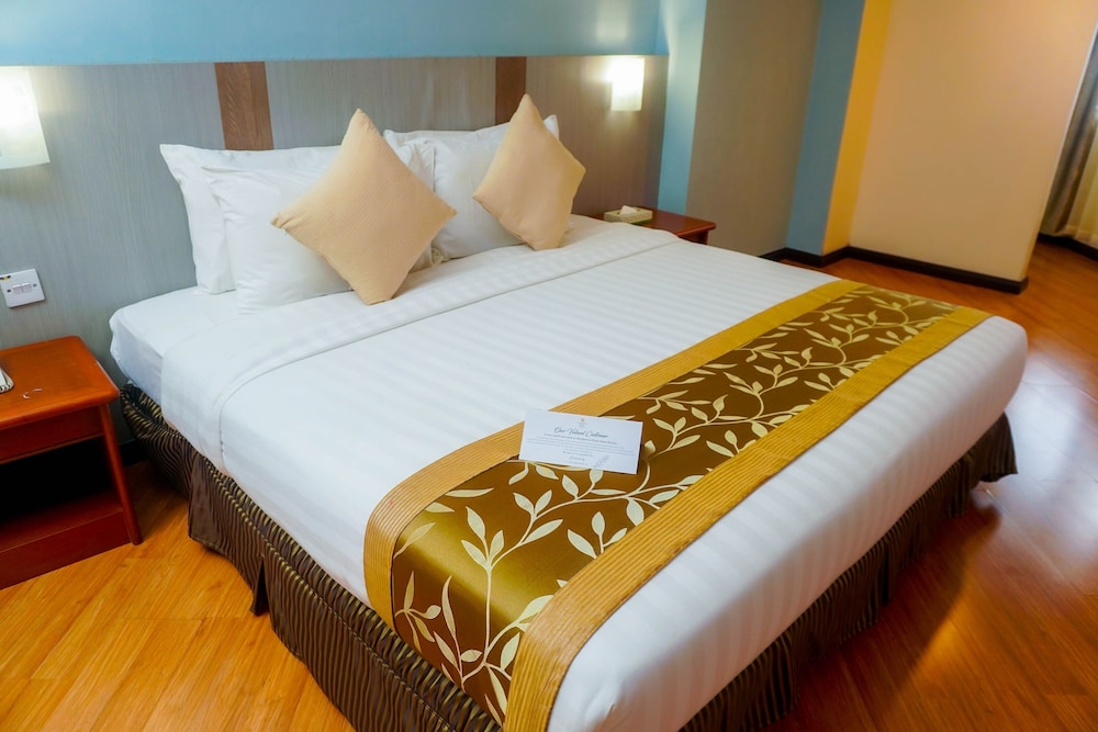 Superior Room, 1 King Bed photo 2