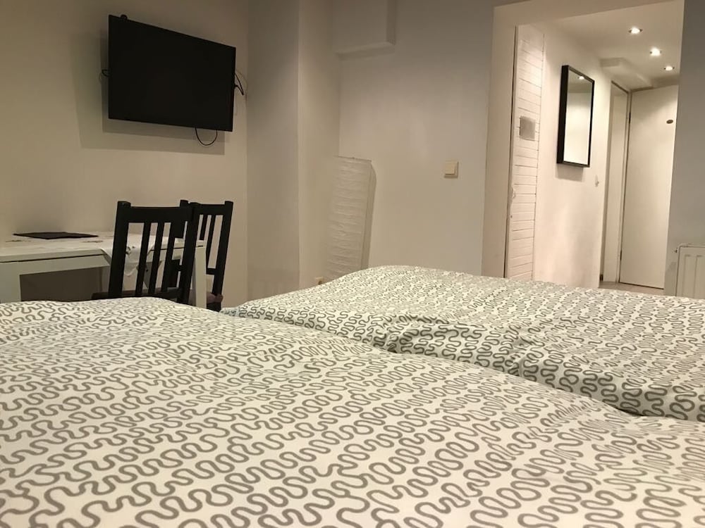 Basic Double Room, Ensuite (Souterain) - Photo 3