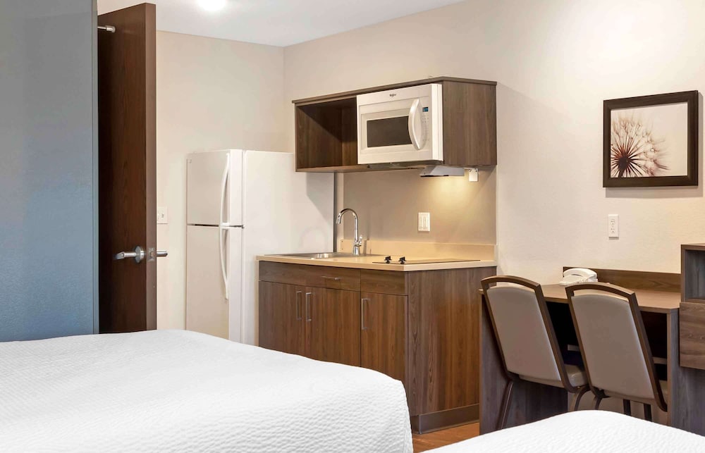 Standard Studio, 2 Queen Beds, Non Smoking, Refrigerator & Microwave - Photo 2