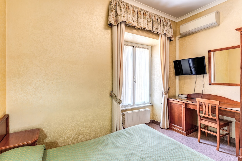 Basic Room, 1 Double Bed photo 2