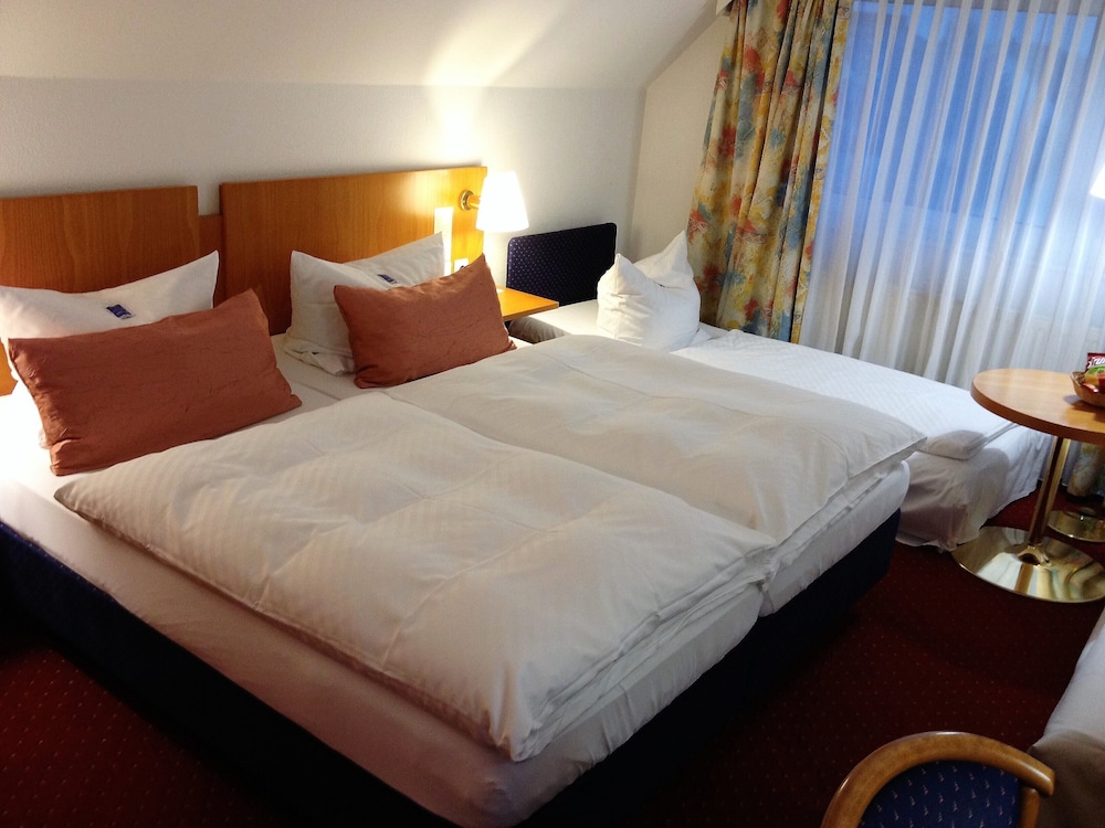 Quadruple Room (Double room with 2 extra beds)
