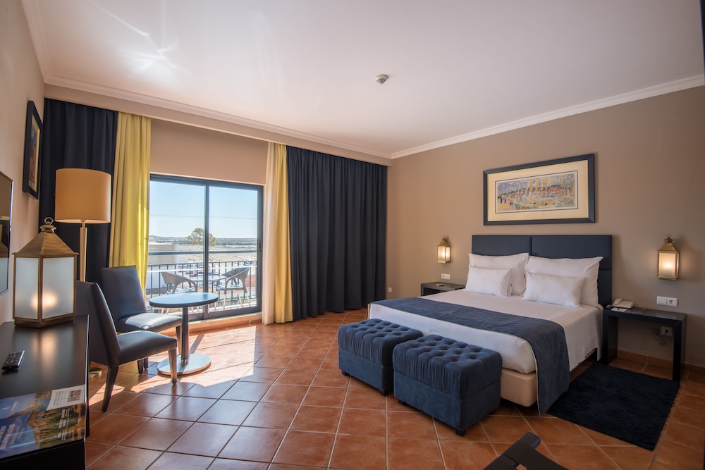 Junior Suite (2 Adults + 2 Children)