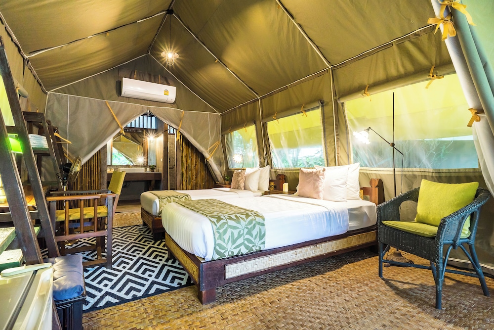 Superior Tent (Dinner + Breakfast + Lunch) - Photo 2