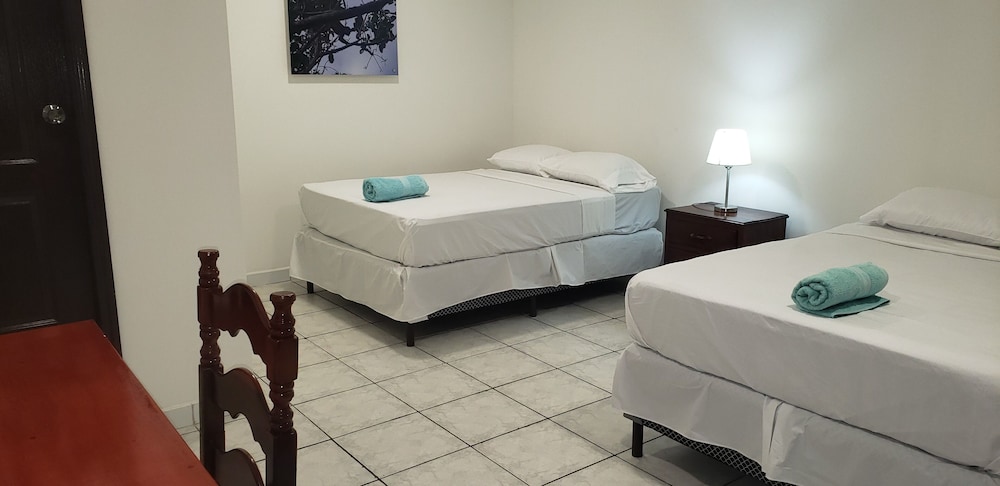 Basic Double Room, 2 Queen Beds, Ensuite, Courtyard Area photo 2