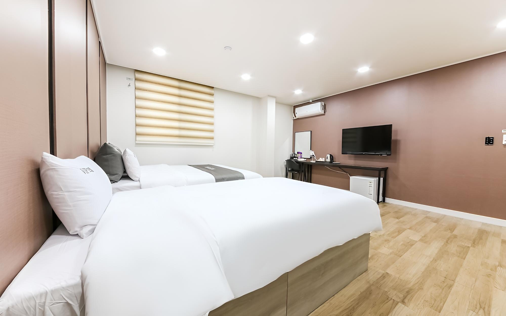 Room (Twin) - Photo 4