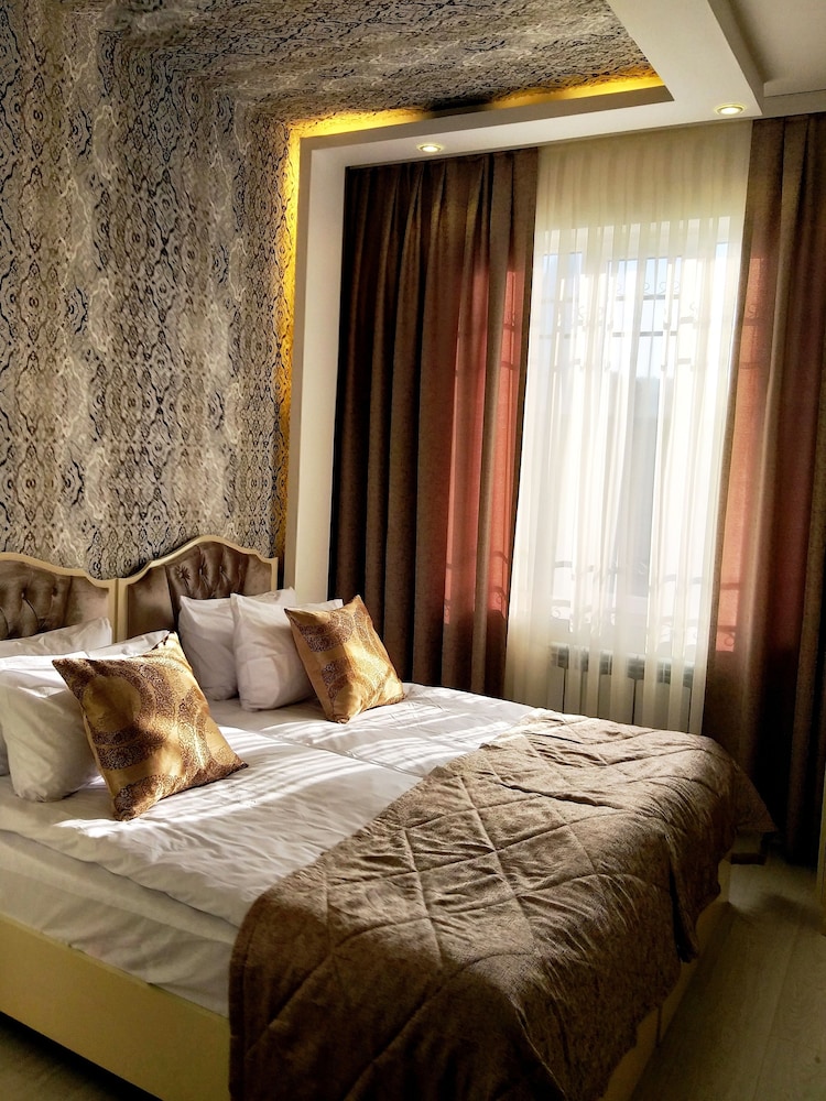 Standard Double or Twin Room - Photo 10
