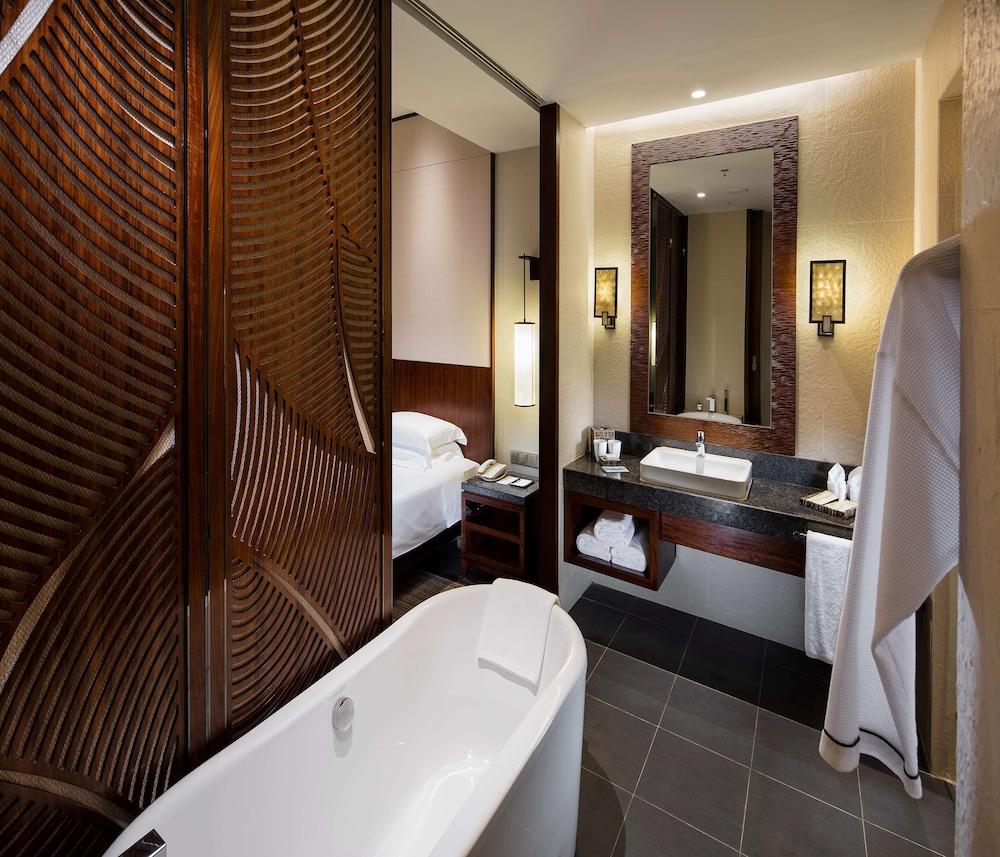 King Deluxe Scenic View Room - Photo 8