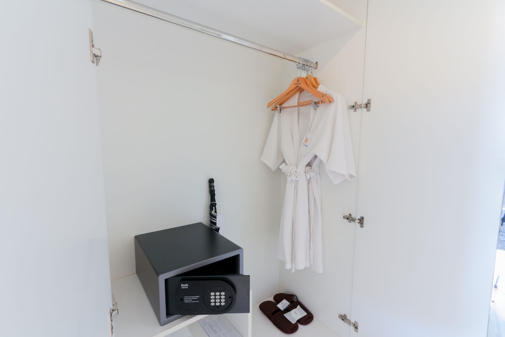 Mandarin Conected Room