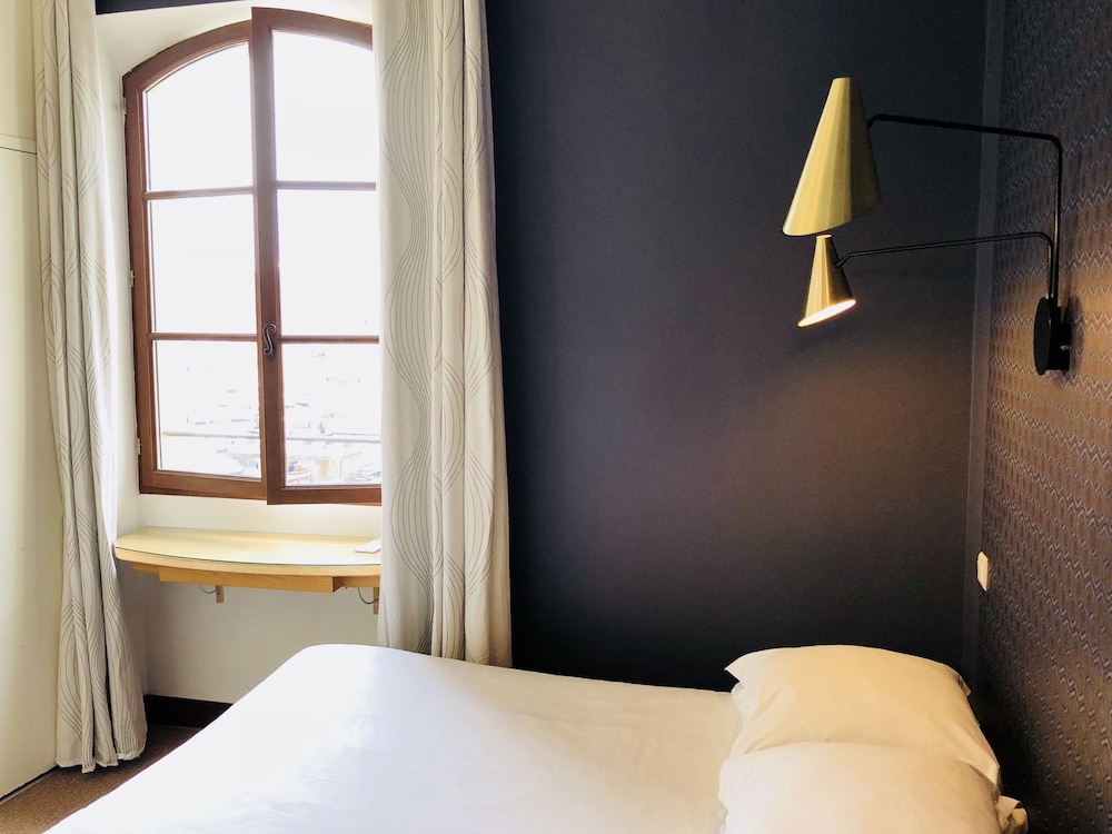 Standard Double or Twin Room, Partial Sea View photo 3