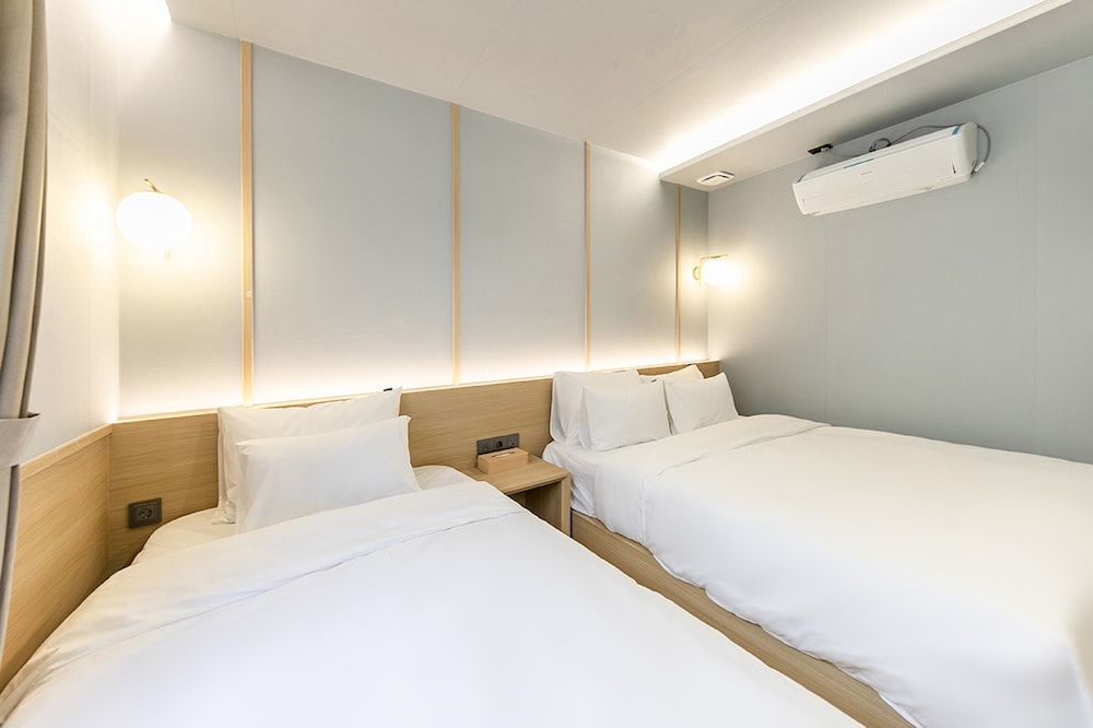 VIP Twin Room - Photo 14