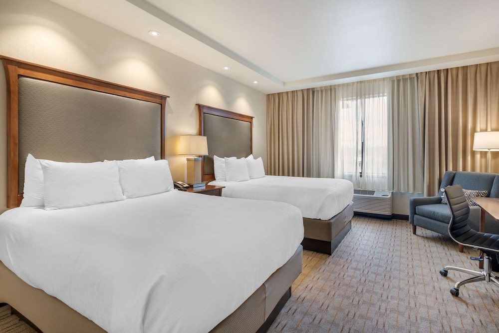 Suite, 2 Queen Beds, Refrigerator & Microwave, Garden View