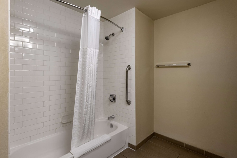 Suite, 2 Queen Beds, Non Smoking - Photo 1
