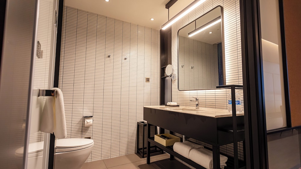 Breezy, Room, 2 Double Beds, City View - Photo 4