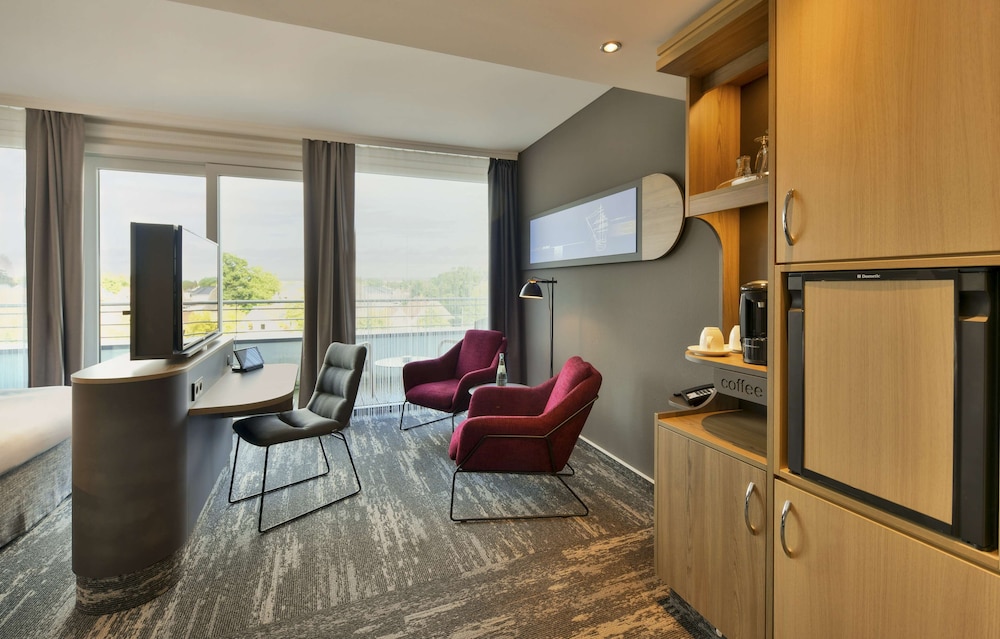 Junior Suite, 1 Queen Bed, Balcony - Photo 3
