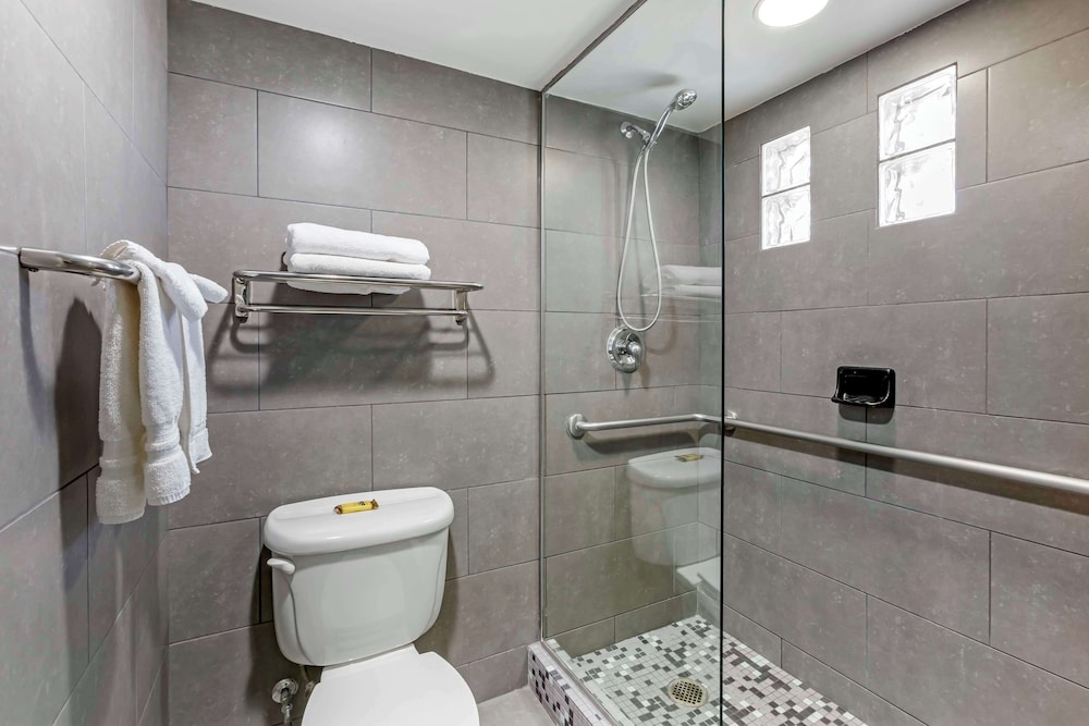 Standard Room, 2 Queen Beds - Photo 4