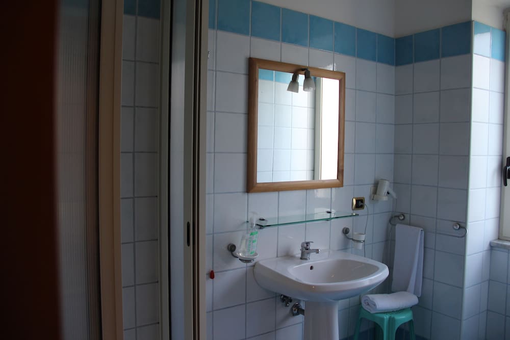 Basic Double or Twin Room photo 2