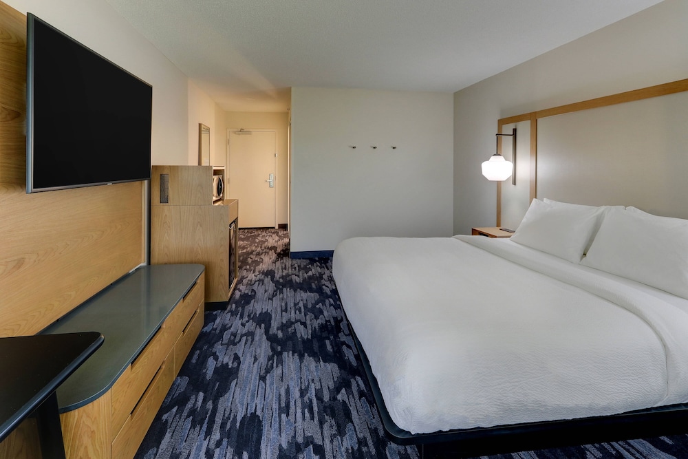 Room, 1 King Bed - Photo 3