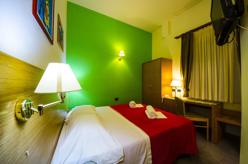 Standard Double or Twin Room photo 2