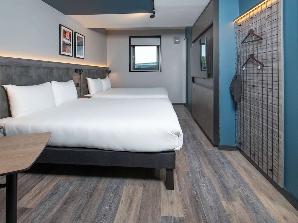 Standard Room, 2 Double Beds - Photo 2