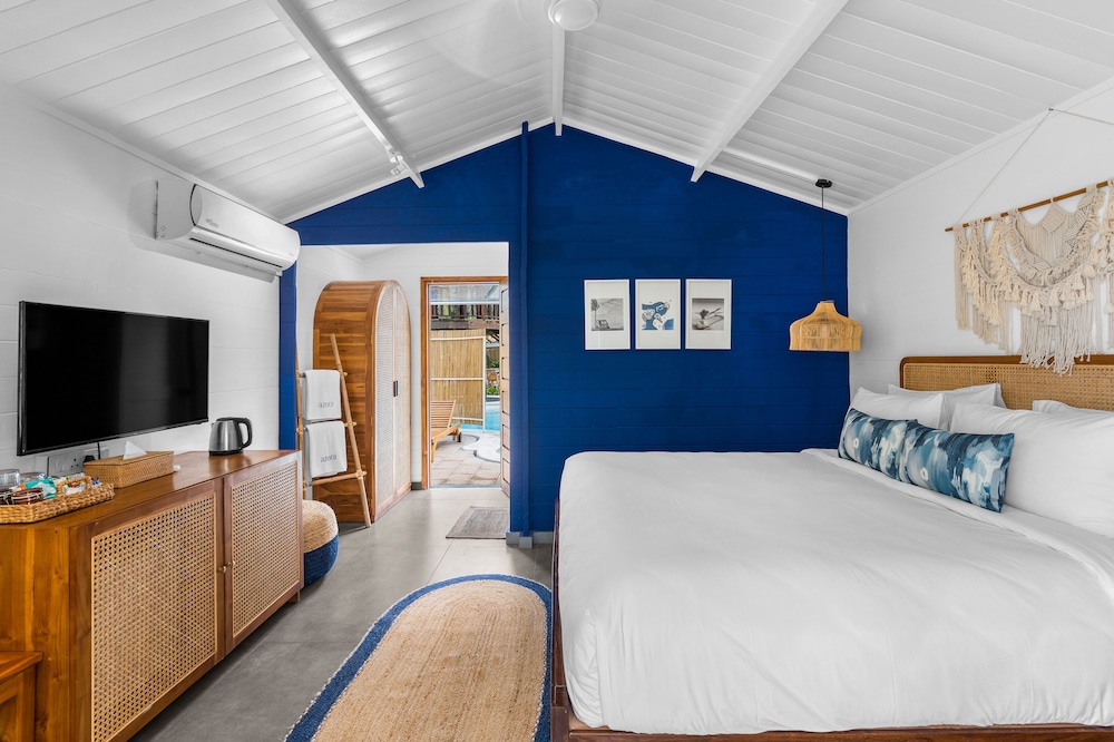 Clique Cottage with Pool Access - Photo 3
