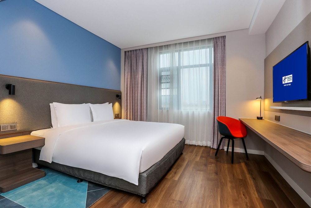 Standard Room, 1 King Bed (Extra Floor Space) - Photo 2