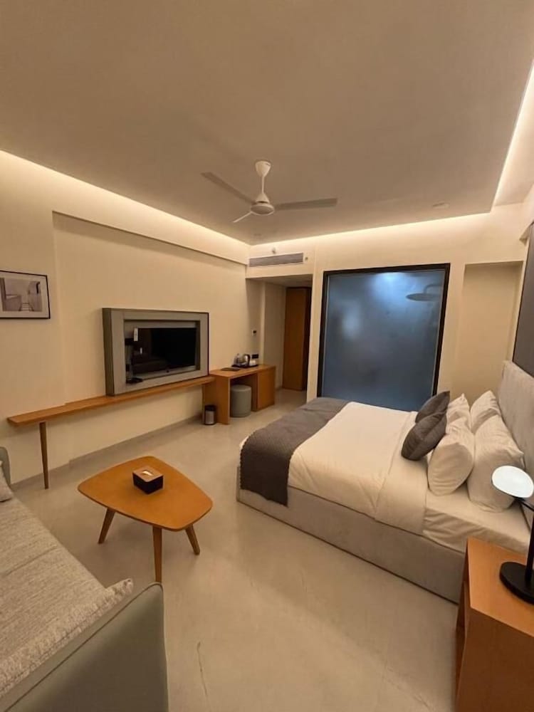 Classic Twin Room, City View