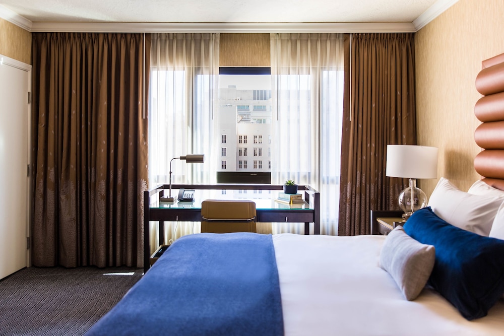 Premium Room, 1 King Bed - Photo 6