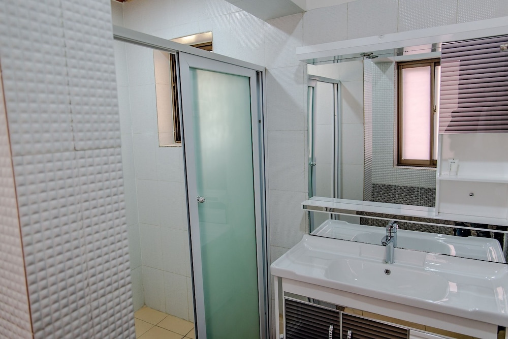 Deluxe Twin Room, 1 Double Bed - Photo 12