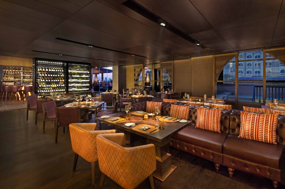 Club King Room, sea view, balcony, Club Lounge access/benefits, afternoon tea, luxury spa facilities thumbnail 5