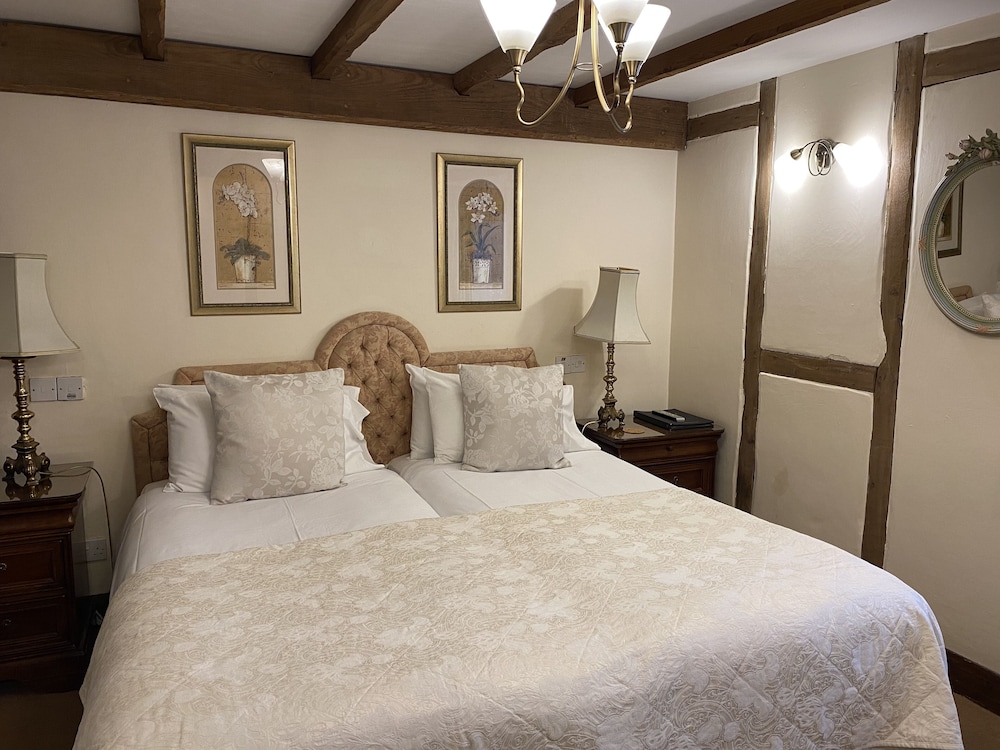 Classic Downstairs Twin Room