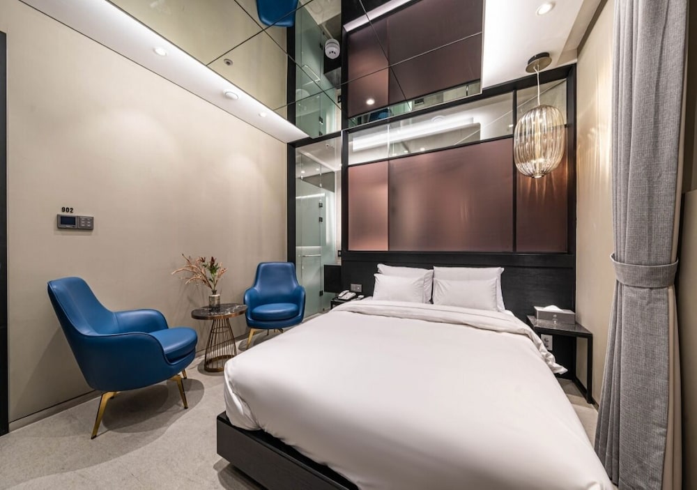 Deluxe Double Room (Netflix/ Youtube Available on TV) - Photo 24