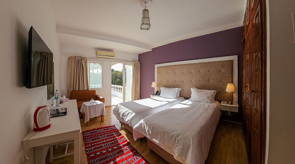 Standard Twin Room, Terrace, Pool View photo 1