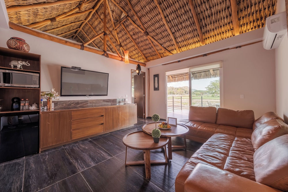 Panoramic Cabin, Lake View