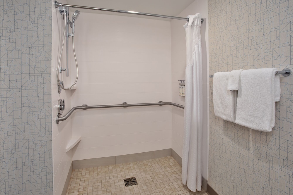 Suite, 1 King Bed, Accessible (Communications) - Photo 6