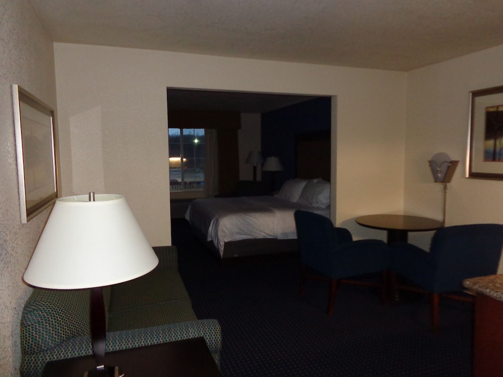 Suite, 1 King Bed with Sofa bed (Wet Bar) - Photo 5