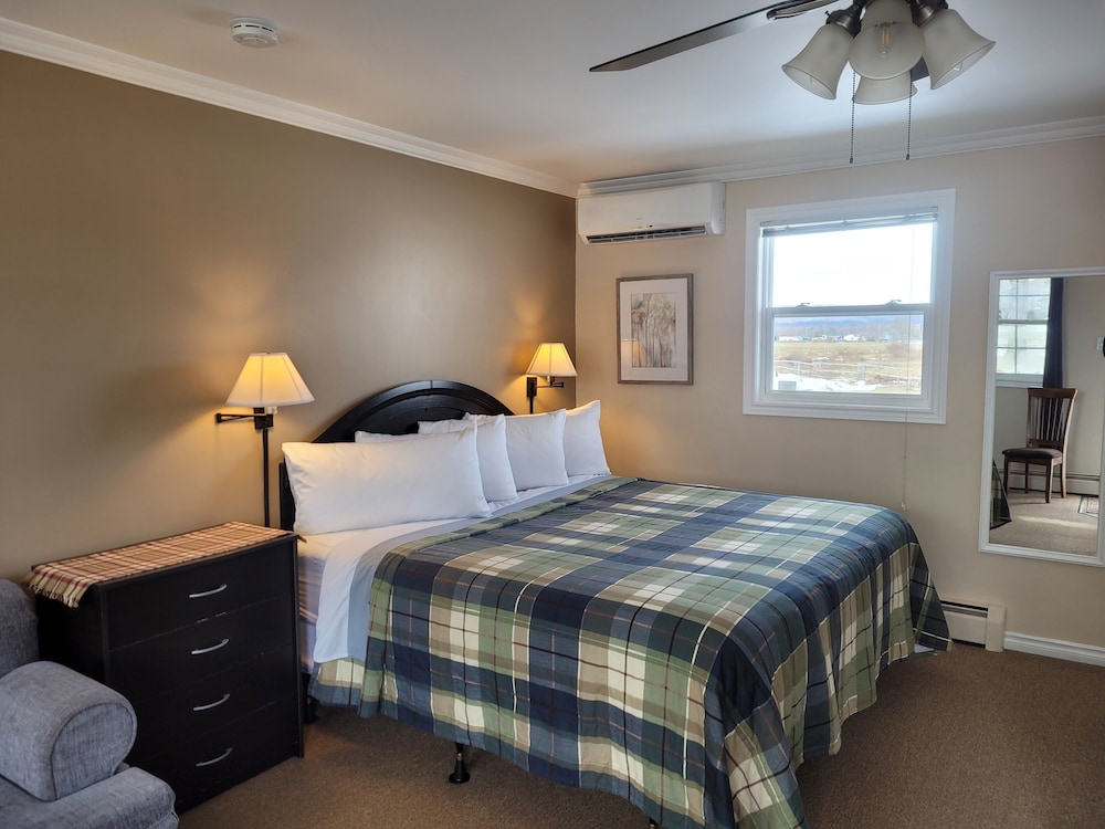 Guest Room with Full Kitchen and Living Space