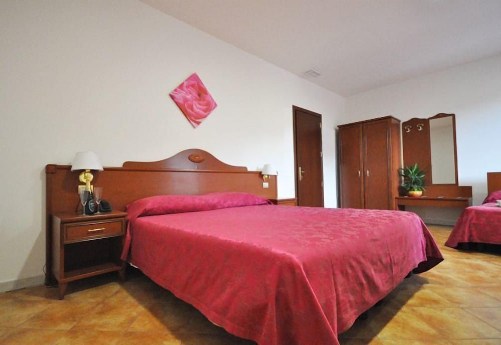 Triple Room - Photo 1