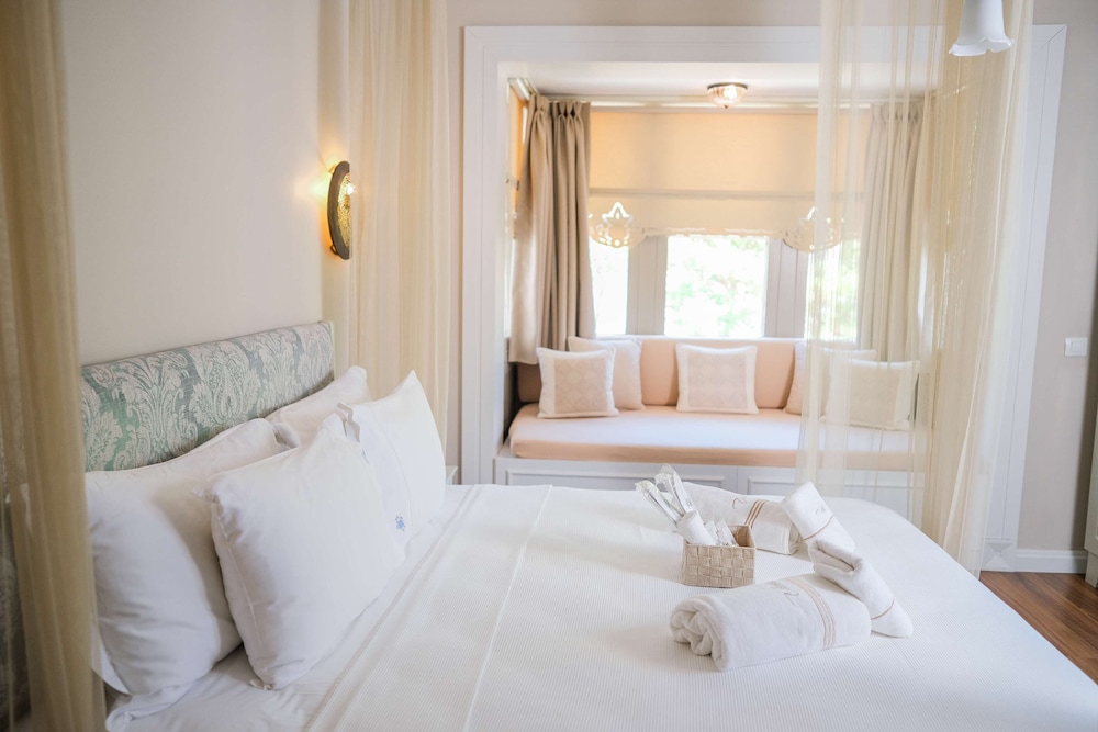 Deluxe Room ( bay window ) photo 3