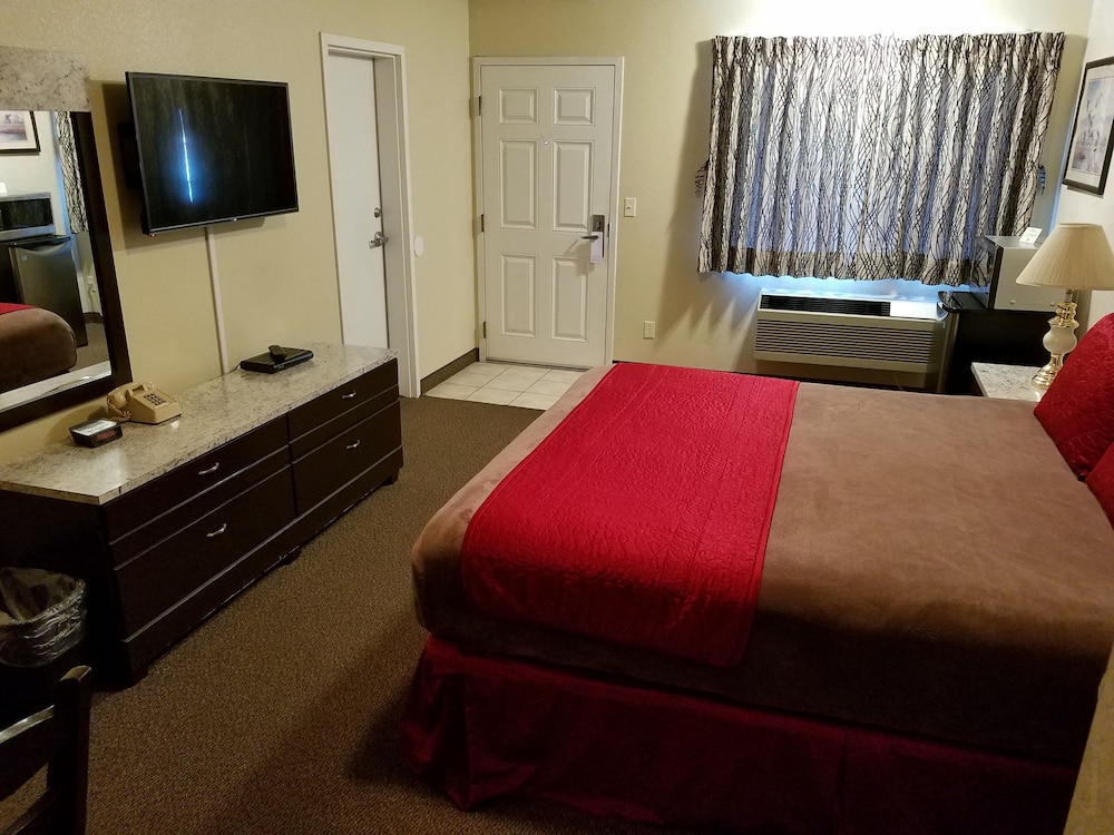 Standard Room, 1 King Bed photo 2