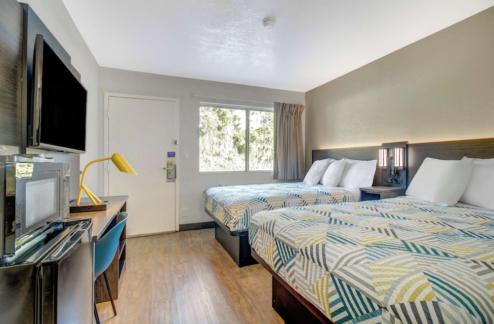 Premium Room, 2 Double Beds, Non Smoking, Refrigerator & Microwave - Photo 1