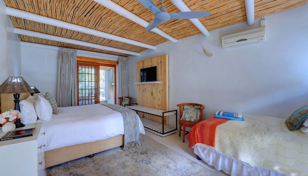 Deluxe Triple Room, Poolside (Deluxe)